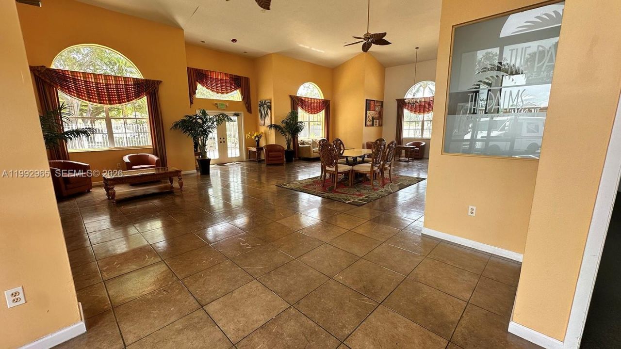 450 W Palm Cir W, Unit 207, Pembroke Pines, FL 33025 Photo