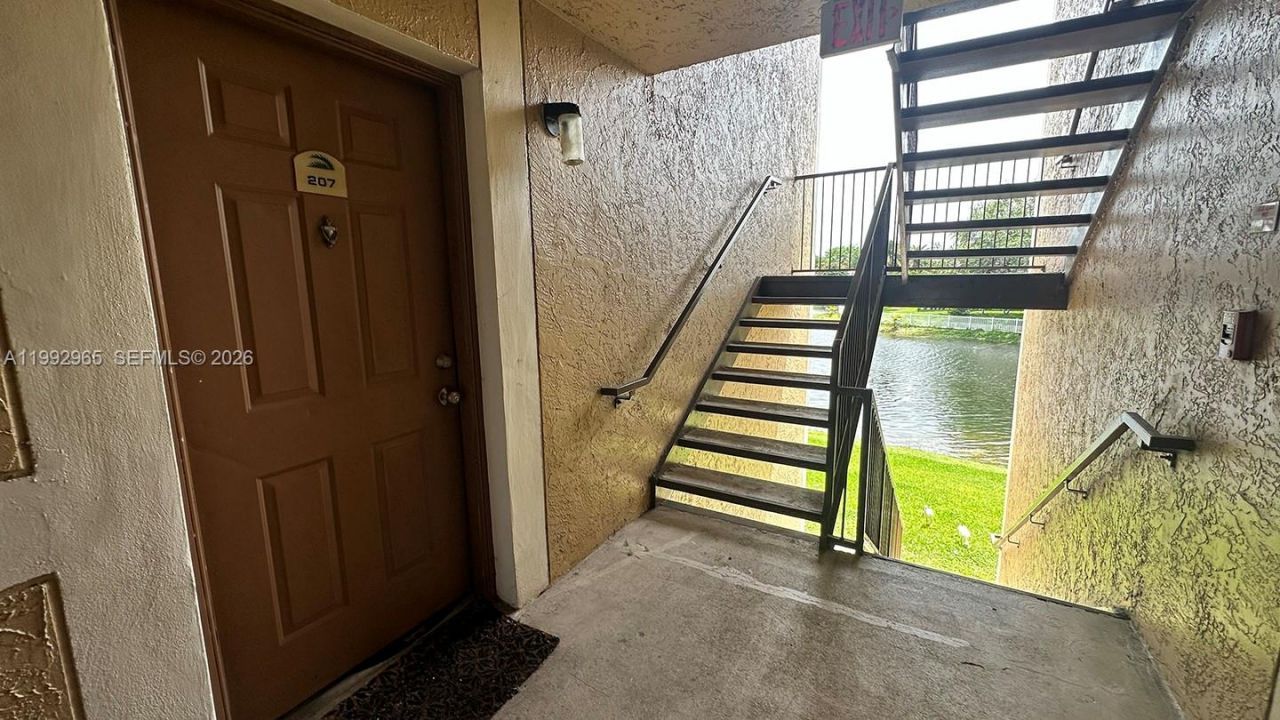 450 W Palm Cir W, Unit 207, Pembroke Pines, FL 33025 Photo