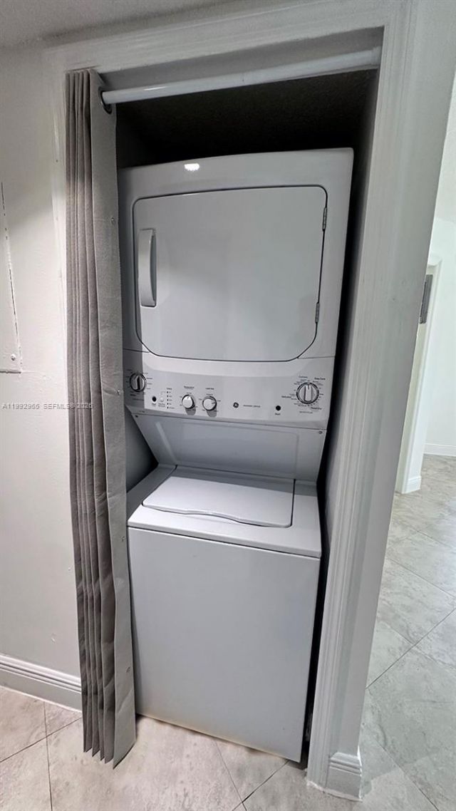 450 W Palm Cir W, Unit 207, Pembroke Pines, FL 33025 Photo