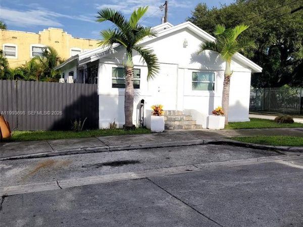 5720 NE Miami Pl , Miami, FL 33137