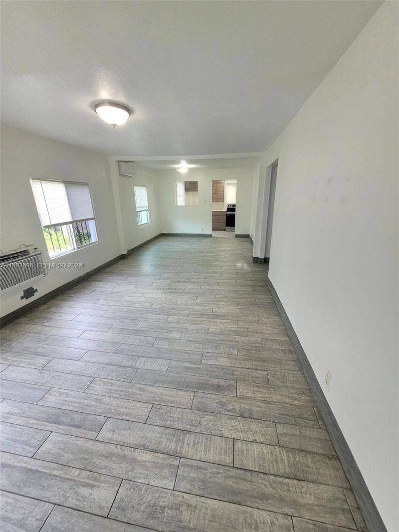 5720 NE Miami Pl , Miami, FL 33137 Photo