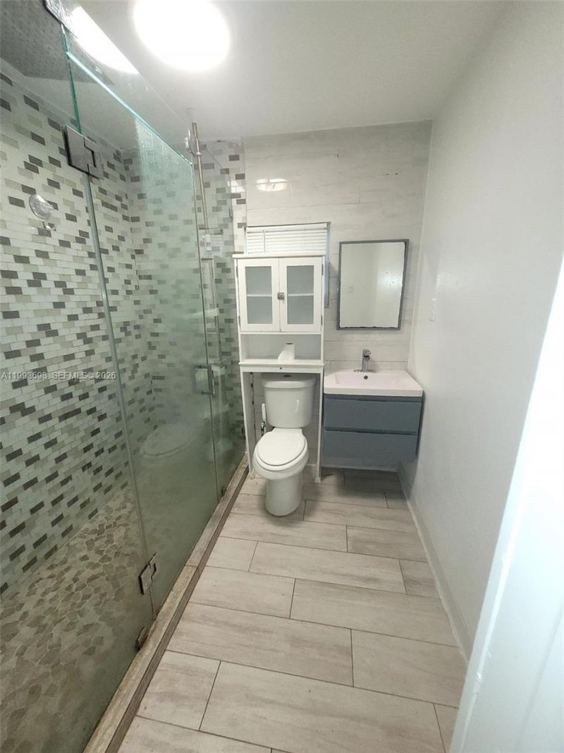 5720 NE Miami Pl , Miami, FL 33137 Photo