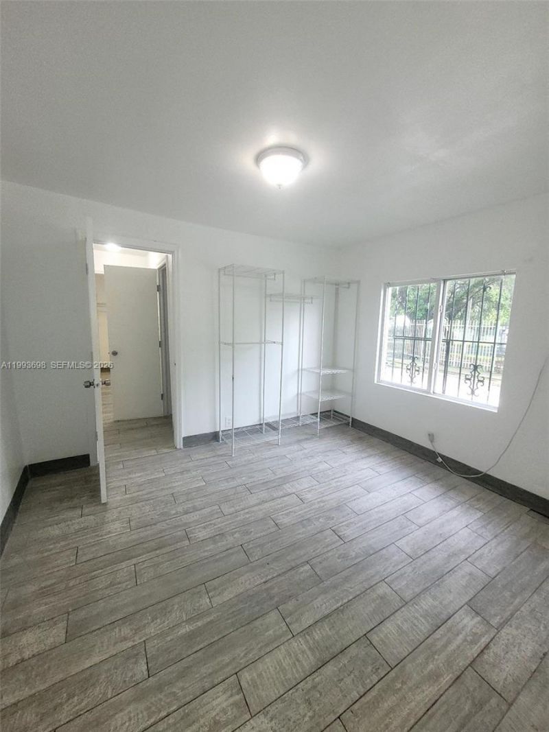 5720 NE Miami Pl , Miami, FL 33137 Photo