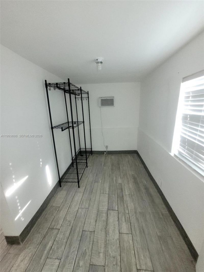 5720 NE Miami Pl , Miami, FL 33137 Photo