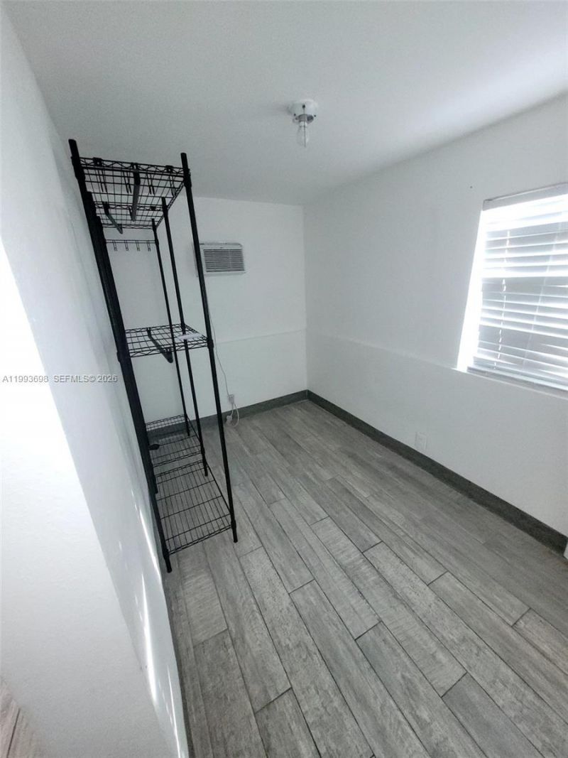 5720 NE Miami Pl , Miami, FL 33137 Photo