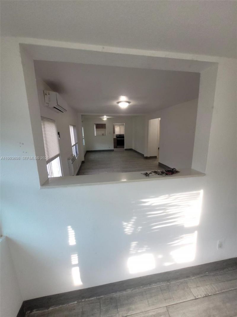 5720 NE Miami Pl , Miami, FL 33137 Photo