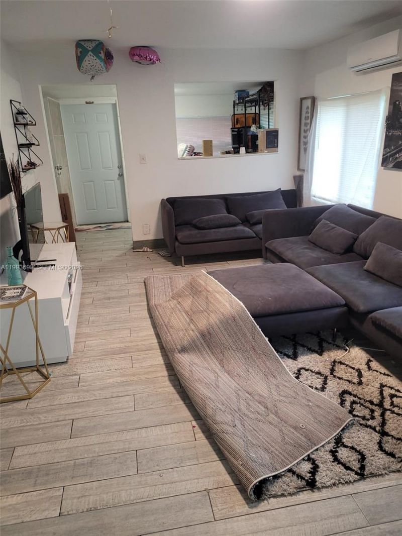 5720 NE Miami Pl , Miami, FL 33137 Photo