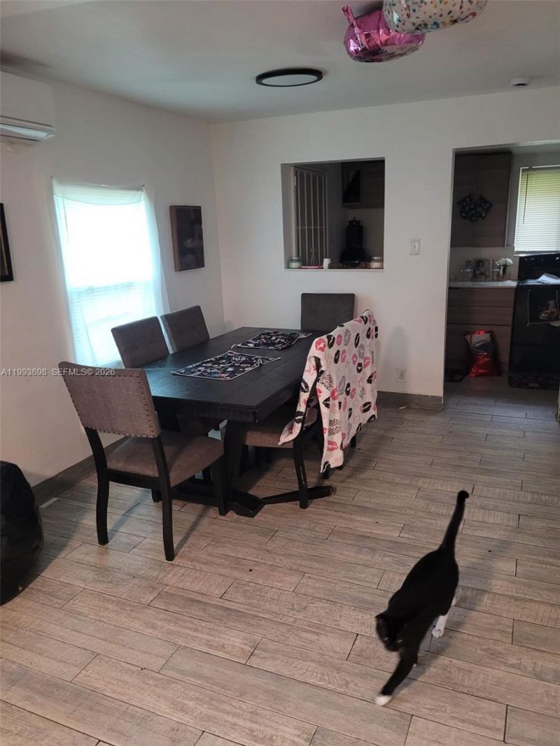 5720 NE Miami Pl , Miami, FL 33137 Photo