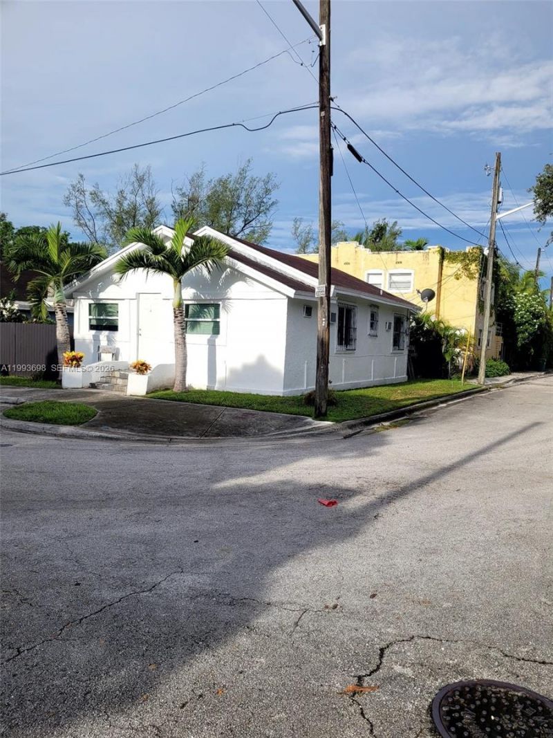 5720 NE Miami Pl , Miami, FL 33137 Photo
