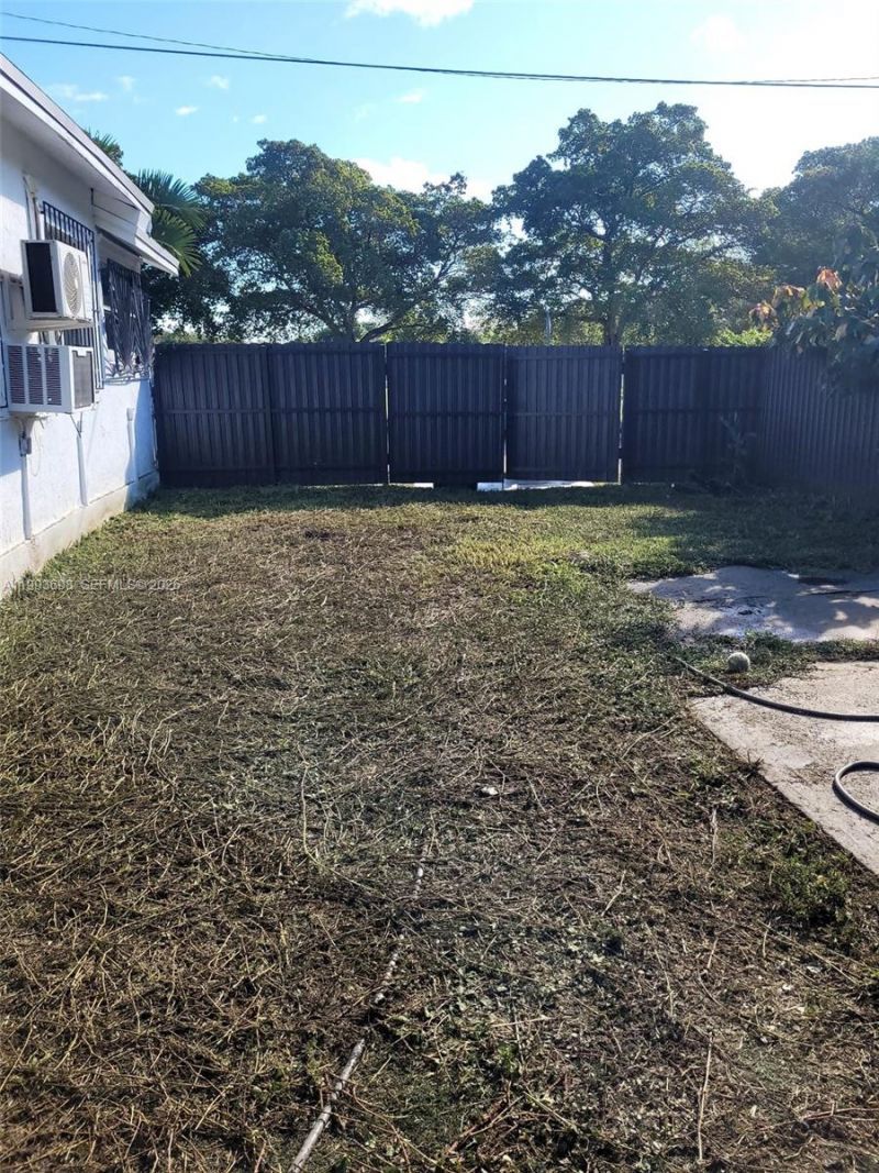 5720 NE Miami Pl , Miami, FL 33137 Photo