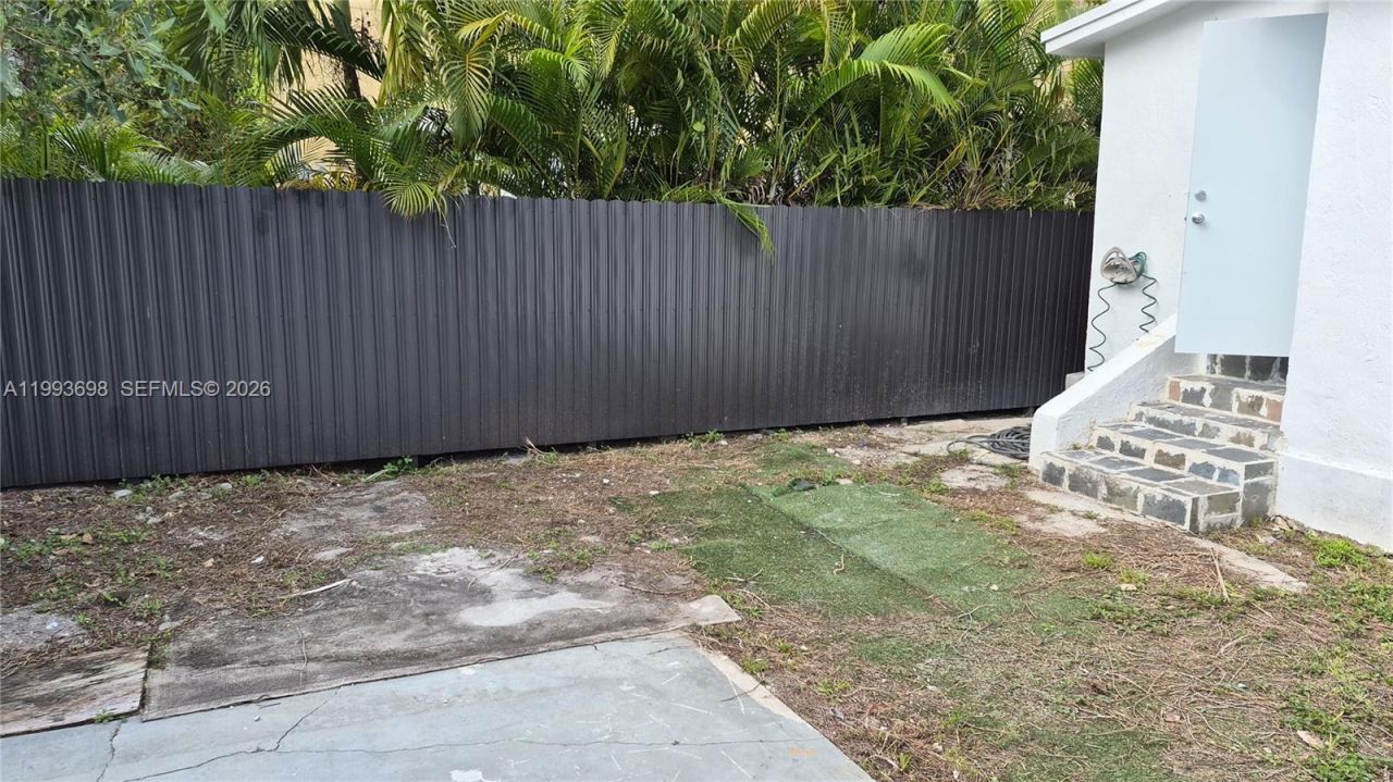 5720 NE Miami Pl , Miami, FL 33137 Photo