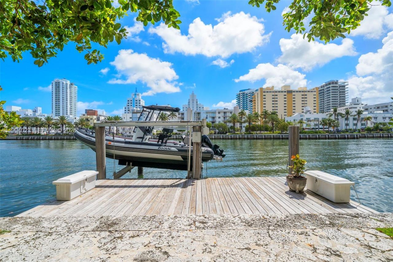 3681 Flamingo Dr , Miami Beach, FL 33140 Photo