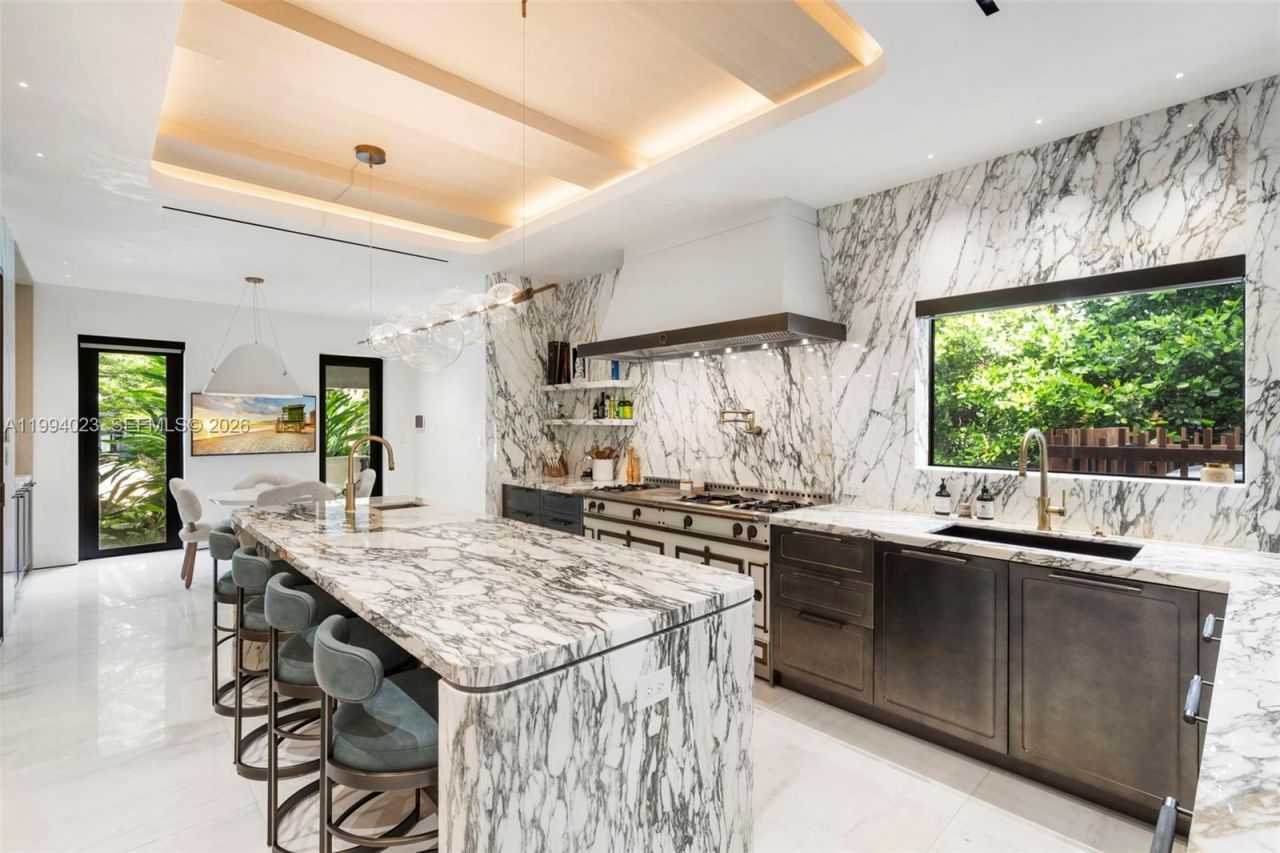 3681 Flamingo Dr , Miami Beach, FL 33140 Photo