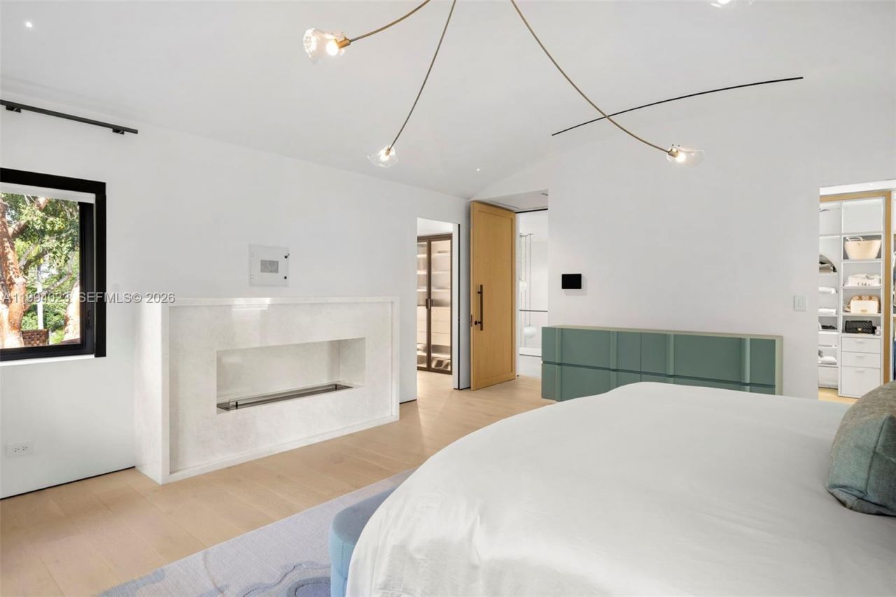 3681 Flamingo Dr , Miami Beach, FL 33140 Photo