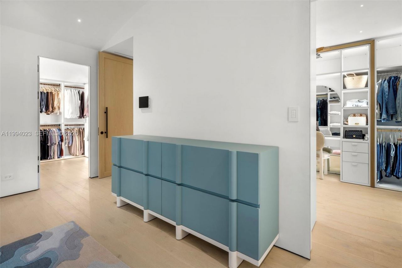 3681 Flamingo Dr , Miami Beach, FL 33140 Photo