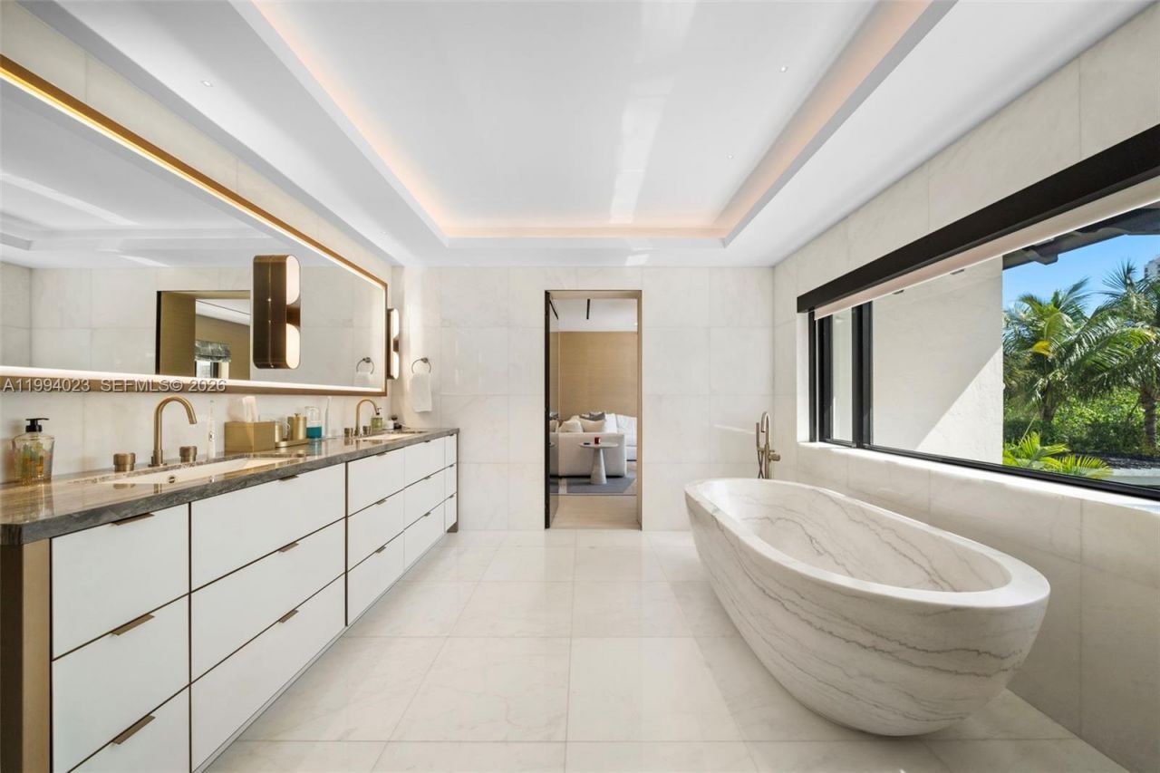 3681 Flamingo Dr , Miami Beach, FL 33140 Photo