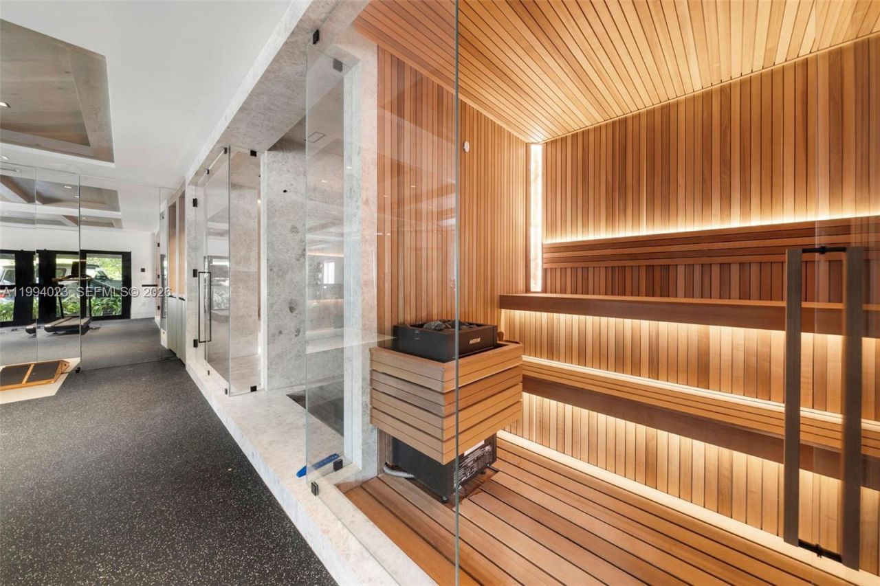 3681 Flamingo Dr , Miami Beach, FL 33140 Photo