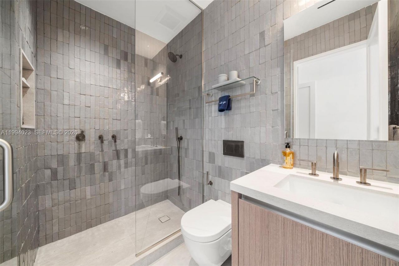 3681 Flamingo Dr , Miami Beach, FL 33140 Photo