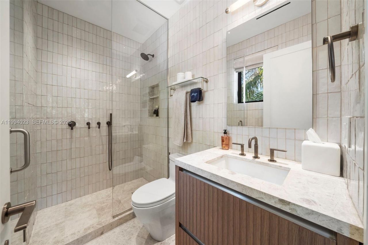 3681 Flamingo Dr , Miami Beach, FL 33140 Photo