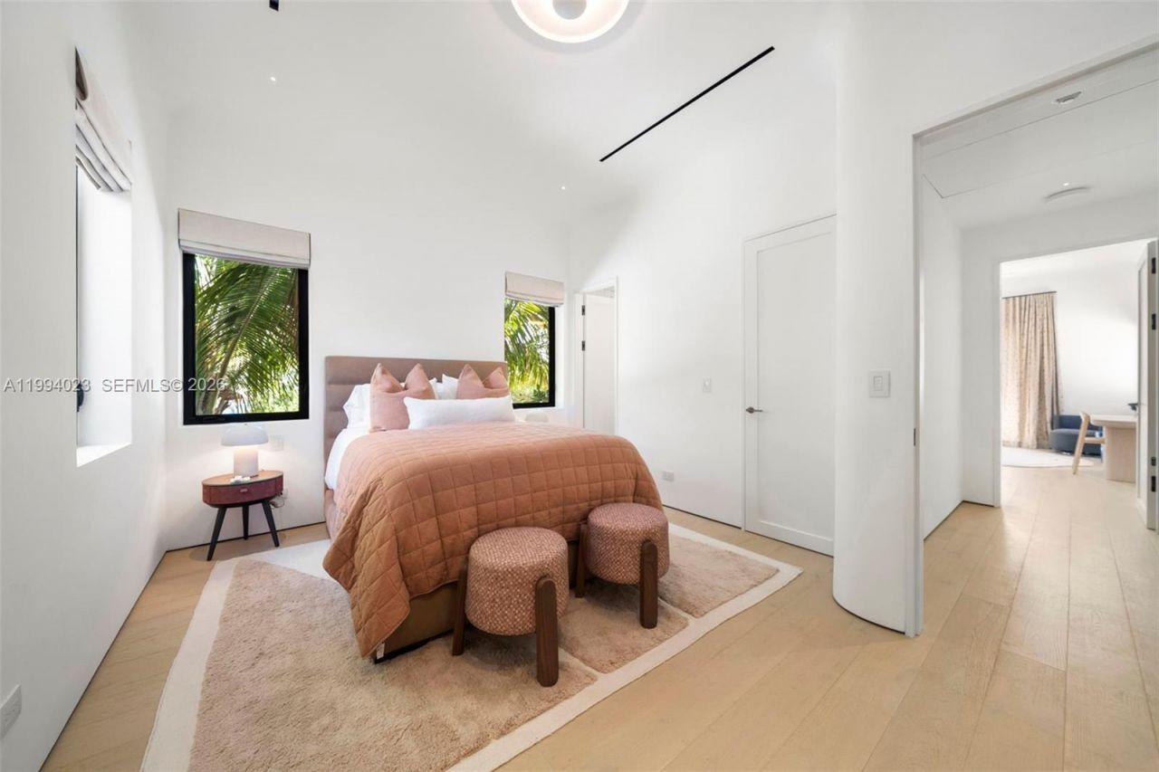 3681 Flamingo Dr , Miami Beach, FL 33140 Photo