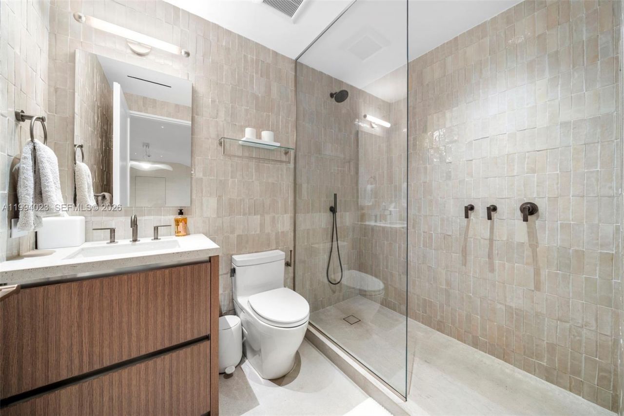 3681 Flamingo Dr , Miami Beach, FL 33140 Photo