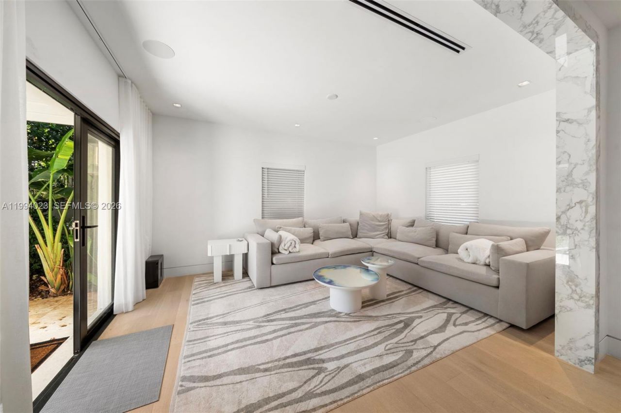 3681 Flamingo Dr , Miami Beach, FL 33140 Photo