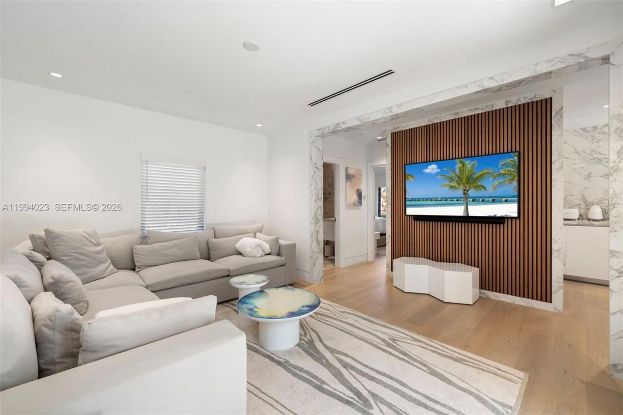 3681 Flamingo Dr , Miami Beach, FL 33140 Photo