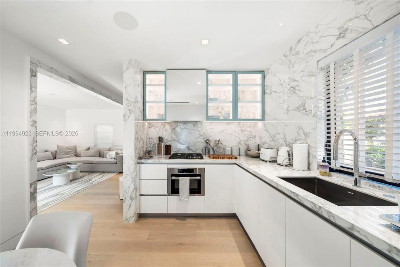 3681 Flamingo Dr , Miami Beach, FL 33140 Photo