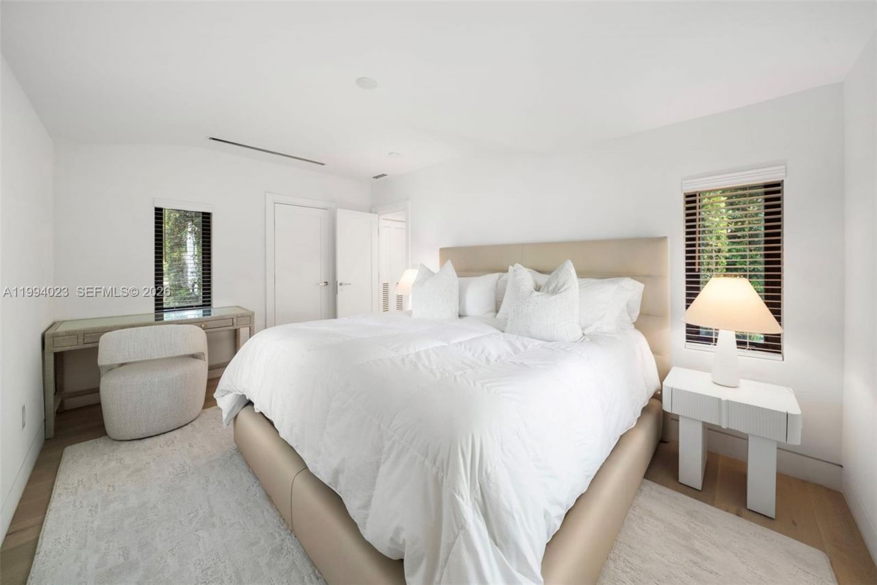 3681 Flamingo Dr , Miami Beach, FL 33140 Photo