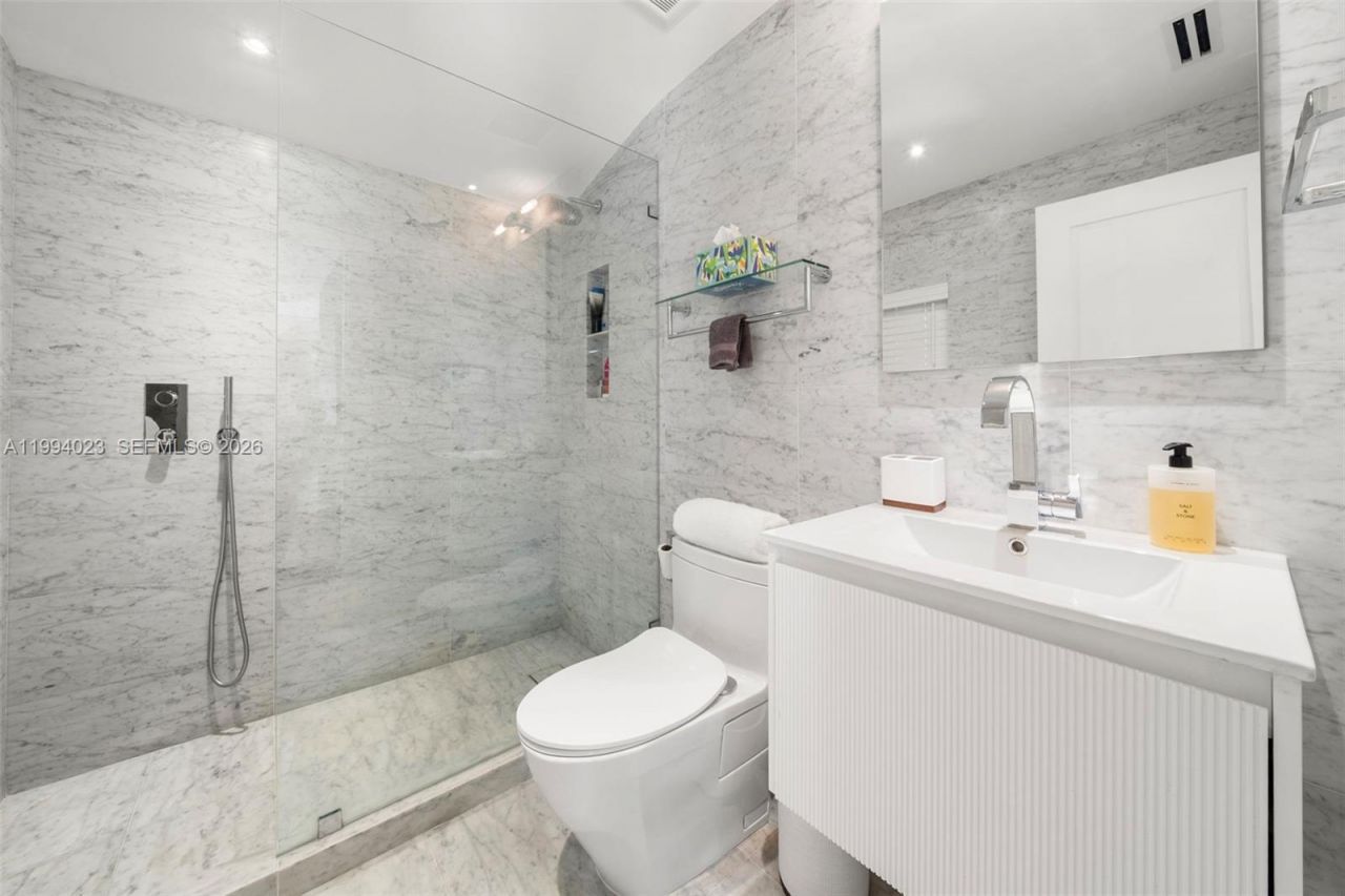 3681 Flamingo Dr , Miami Beach, FL 33140 Photo