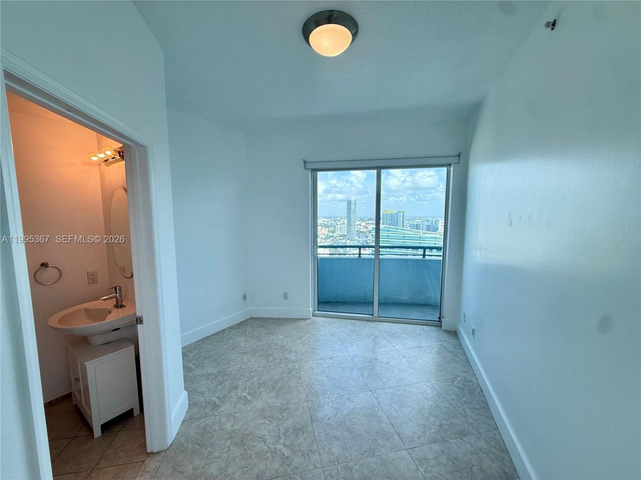 60 SW 13th St , Unit 4018, Miami, FL 33130 Photo