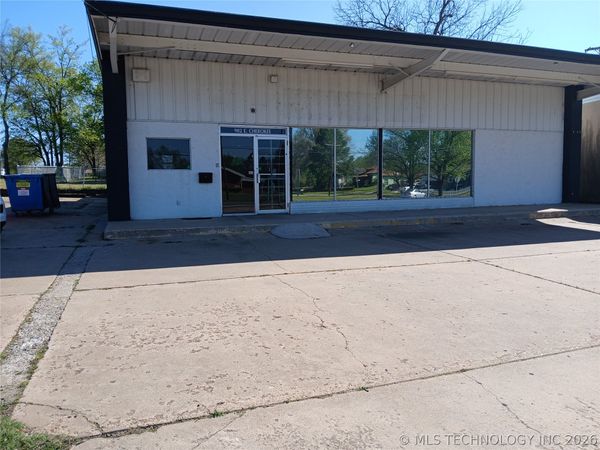 902 E Cherokee Street , Wagoner, OK 74467