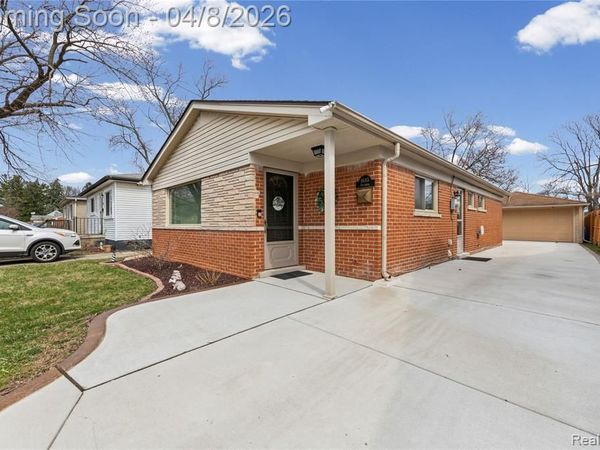 4685 Universal Street, Dearborn Heights, MI 48125