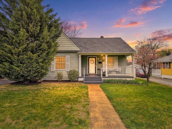 26 N Bruffey ST , Salem, VA 24153