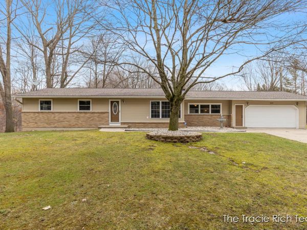 6640 Pine Island Drive NE, Comstock Park, MI 49321