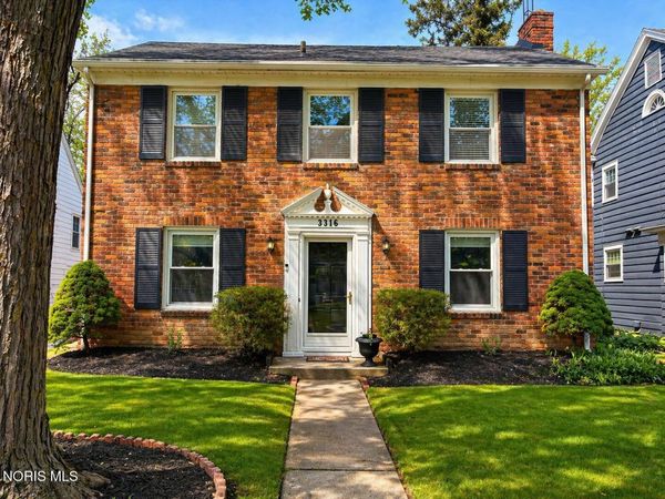 3316 Grimsby Place, Ottawa Hills, OH 43606