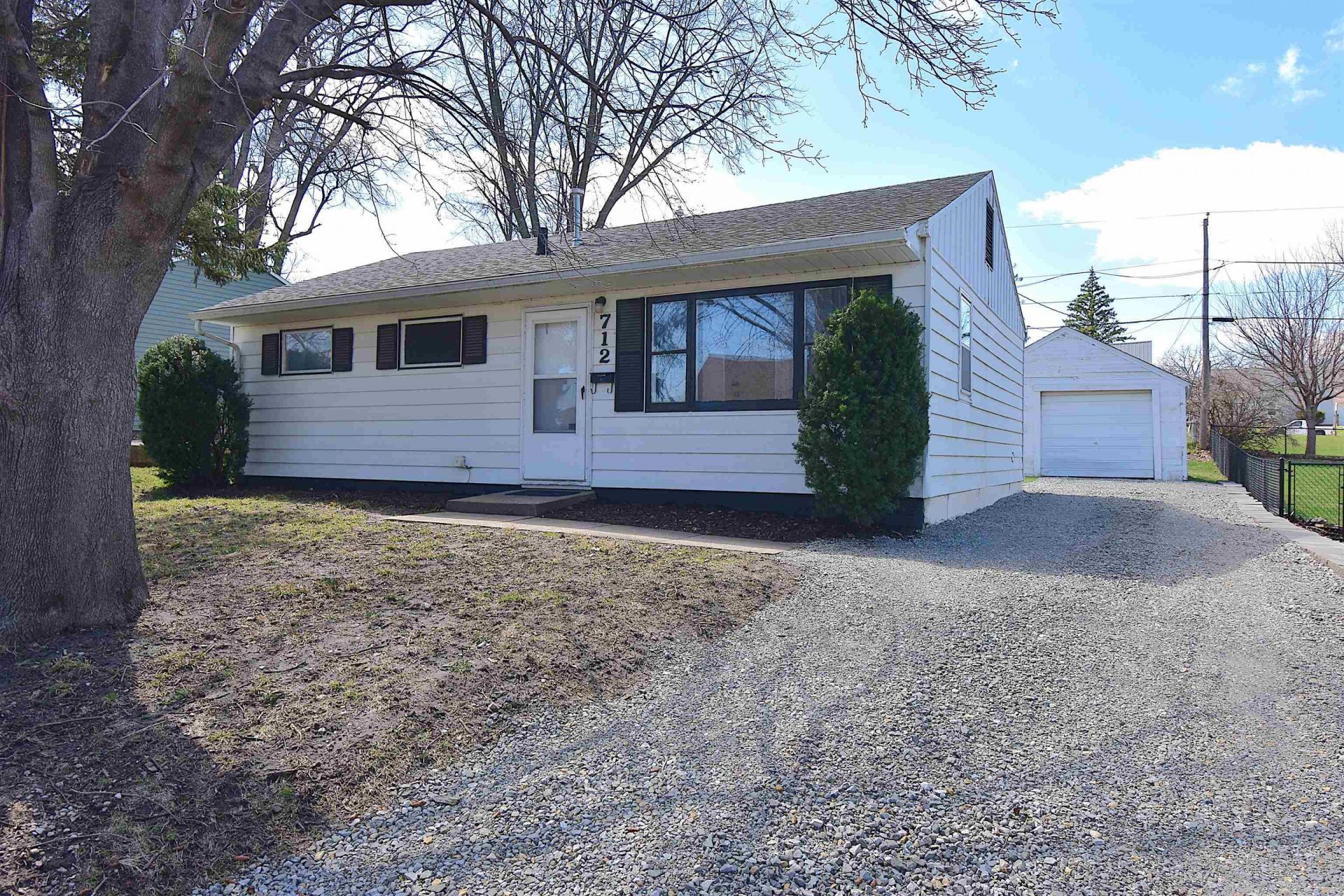 712 Maxwell Street, Waterloo, IA 50701 Main Photo