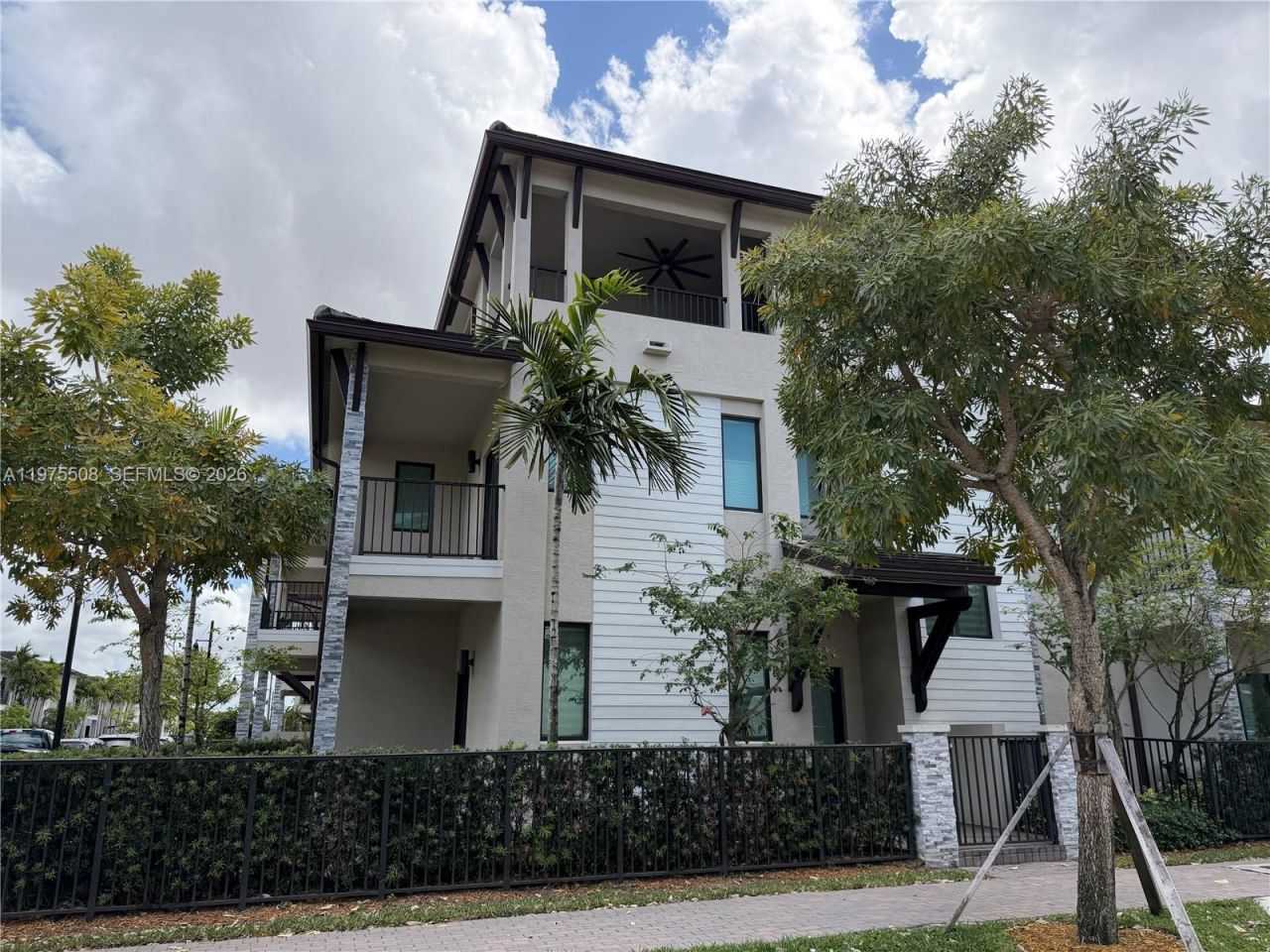 8304 NW 49th St, Doral, FL 33166 Photo