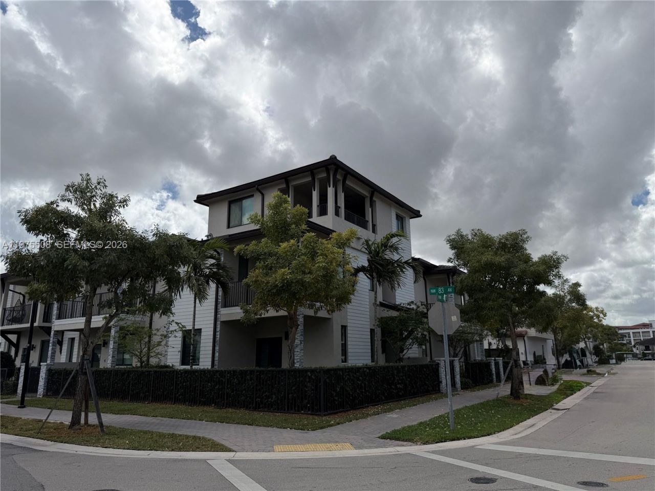 8304 NW 49th St, Doral, FL 33166 Photo