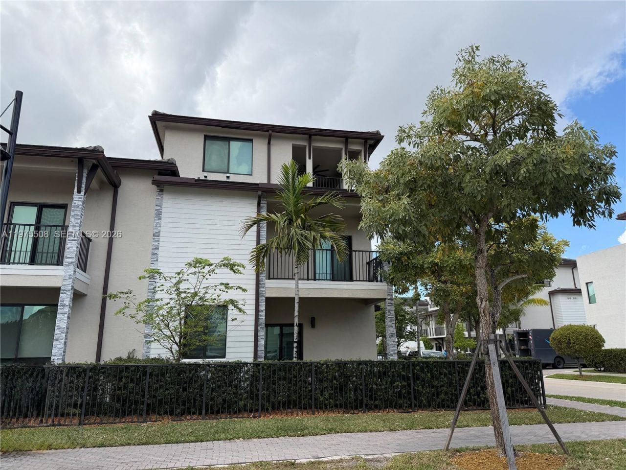 8304 NW 49th St, Doral, FL 33166 Photo