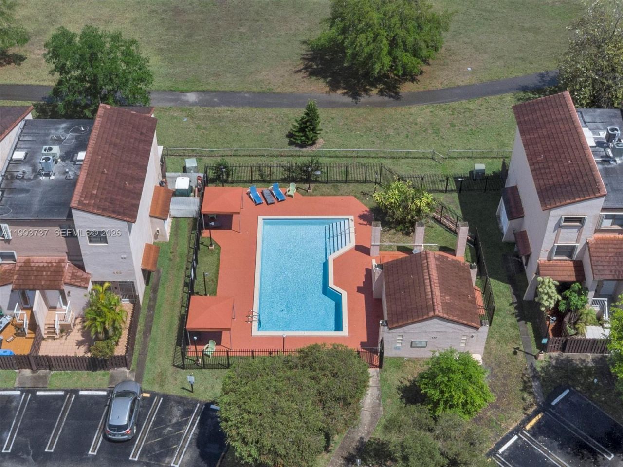 425 W Park Dr , Unit 12, Miami, FL 33172 Photo