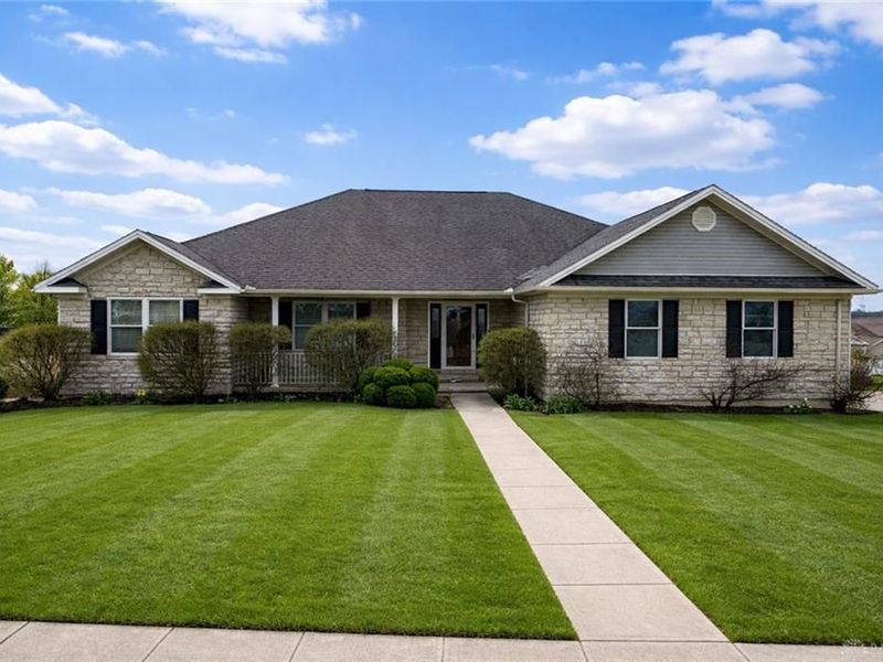 930 Oak Hill Court, Troy, OH 45373 Photo 1