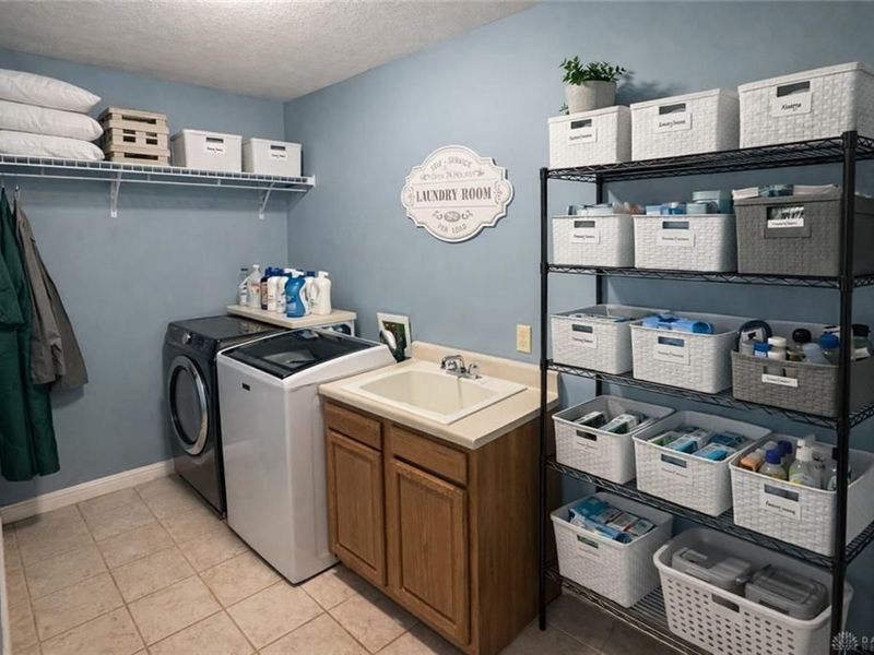 930 Oak Hill Court, Troy, OH 45373 Photo 12