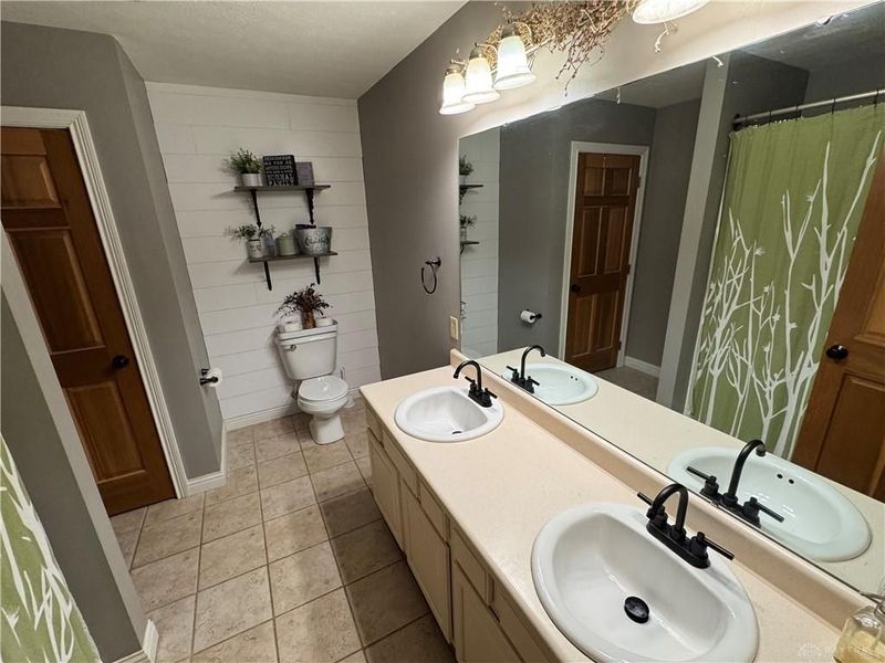 930 Oak Hill Court, Troy, OH 45373 Photo 14