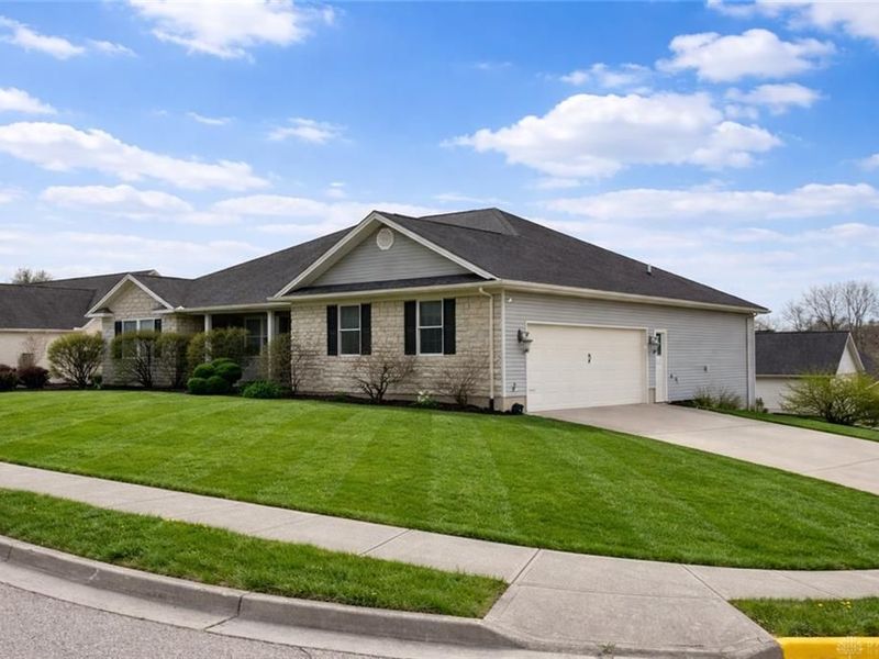 930 Oak Hill Court, Troy, OH 45373 Photo 2