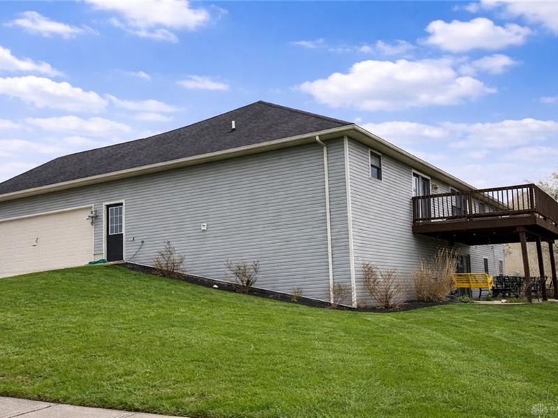 930 Oak Hill Court, Troy, OH 45373 Photo 3