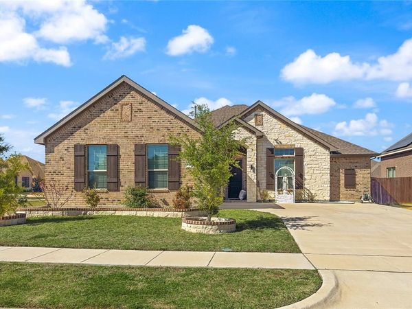 3722 Autumncrest Street, Grand Prairie, TX 76065