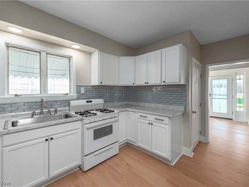 828 W 11th Street, Lorain, OH 44052 Photo 10