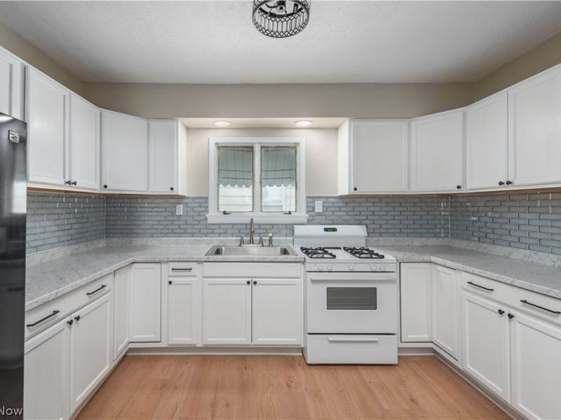 828 W 11th Street, Lorain, OH 44052 Photo 9