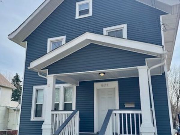 571 E Benton Street , Aurora, IL 60505